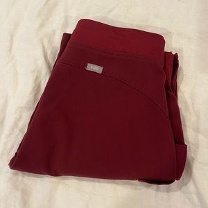 Figs Kade Cargo Scrub Pants- Maroon - size small